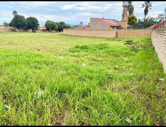 3 BEDROOM HOUSE FOR SALE IN LENASIA SOUTH